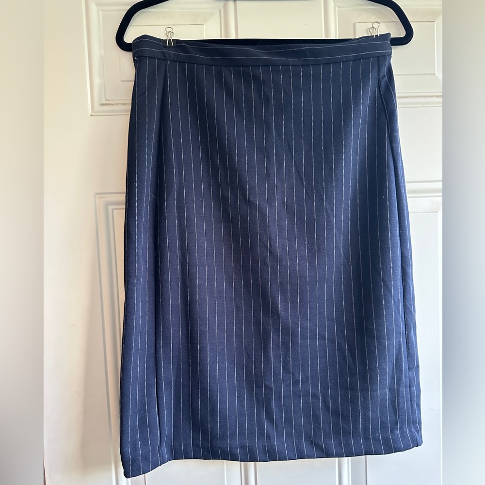 Banana Republic navy striped pencil skirt, NWT
